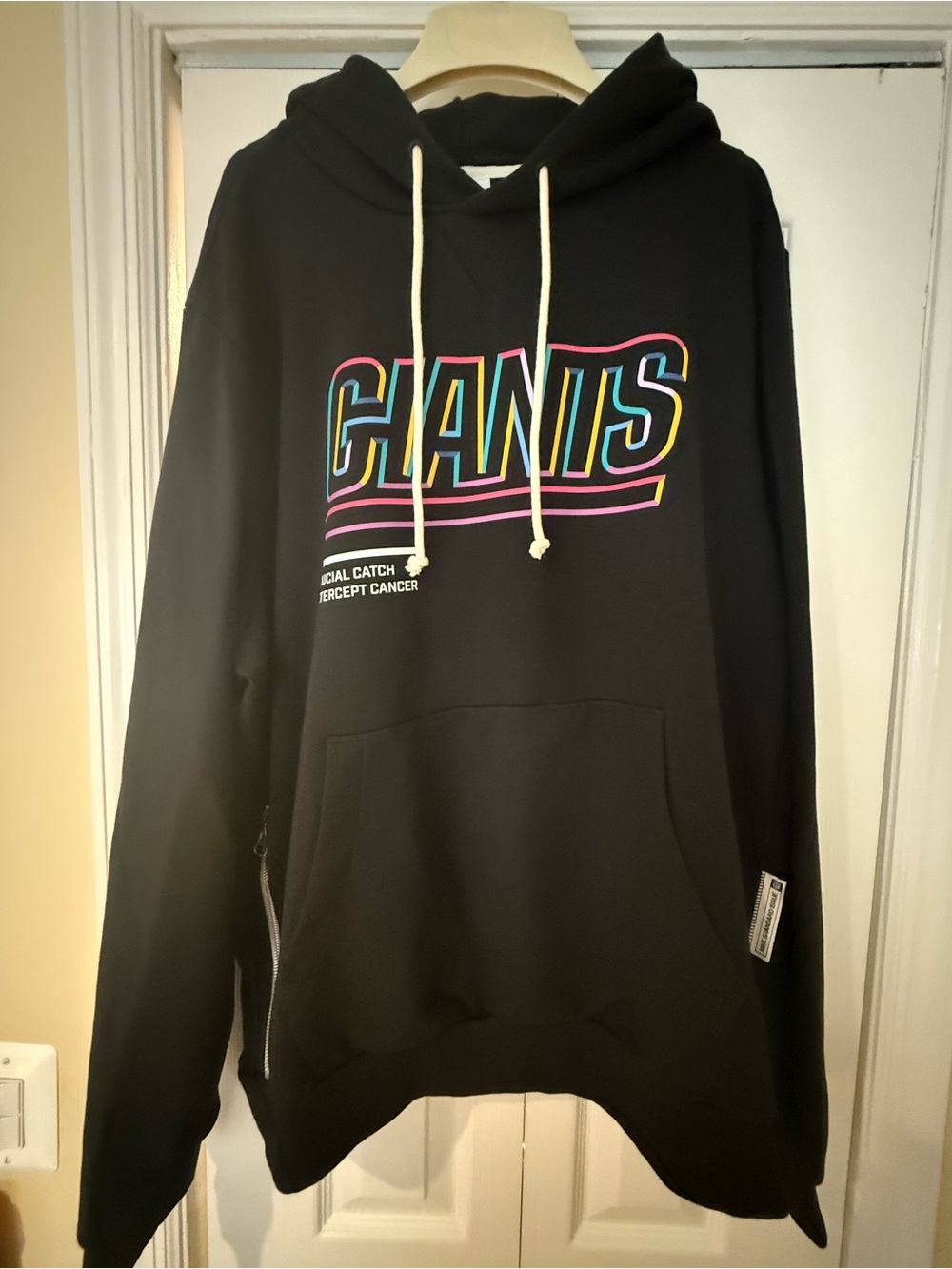 Nike Men's New York Giants Crucial Catch Dri-FIT Hoodie.